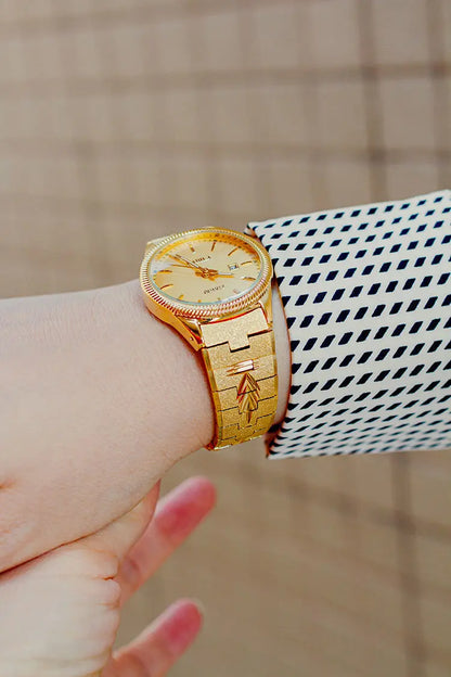 2021 new lovers' Watch Gold Plated watch no fading calendar watch quartz watch retro carved Korean gold men's Watch