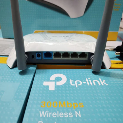TP-Link TL-WR841N WR840N 300Mbps Wireless Home VoIP Router with Easy Setup and English Package