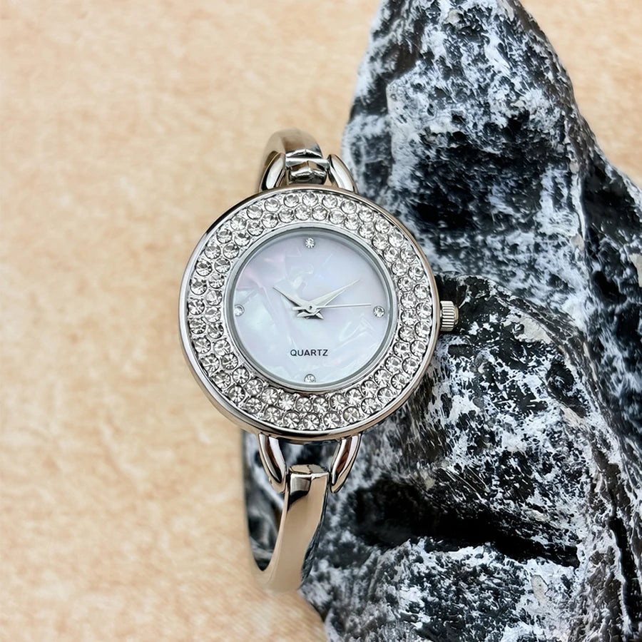Diamond-Embellished Round-Head Bracelet Watch for Women with Light Luxe Charm