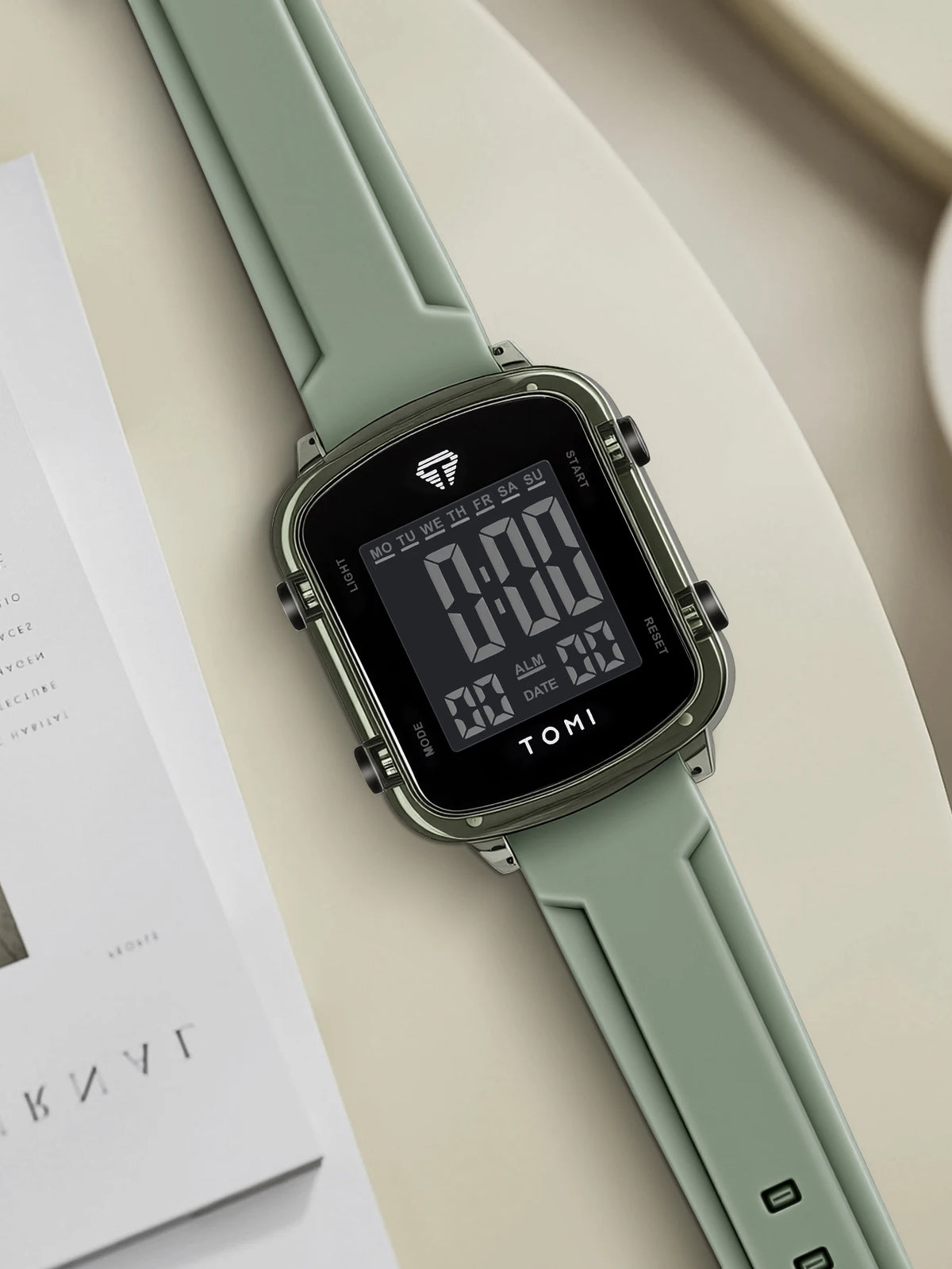 TOMIFashionable new electronic watches; Trendy couple watches; Same style for men and women; Wrist watches in gift boxes.