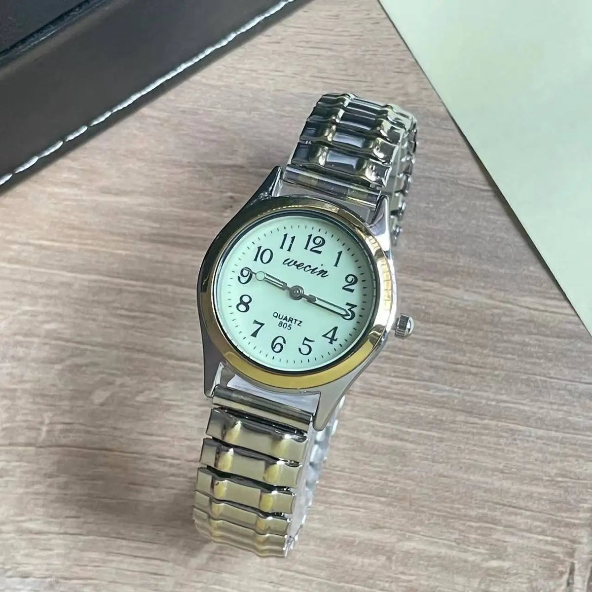 Business Sports Alloy Elastic Strap Glow-In-The-Dark Couple Fashion Quartz Watch For Men And Women