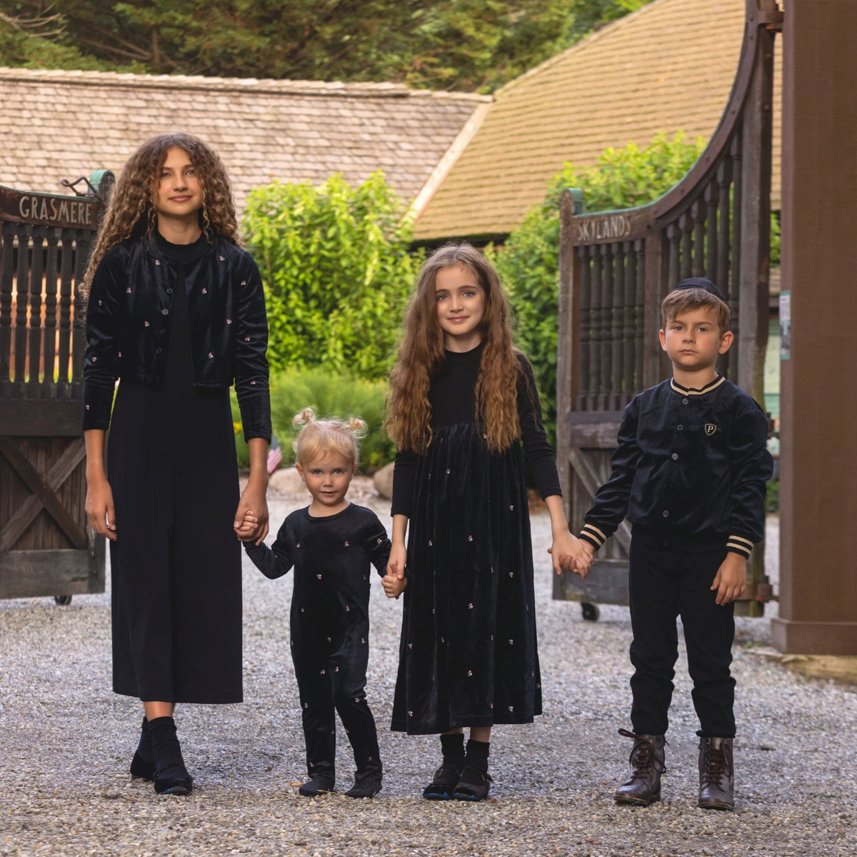 Ali Plus 2026 AW Velvet Collection Family Matching Clothing Children Long Sleeve Top Girl Dress Baby Footie High Quality Clothes