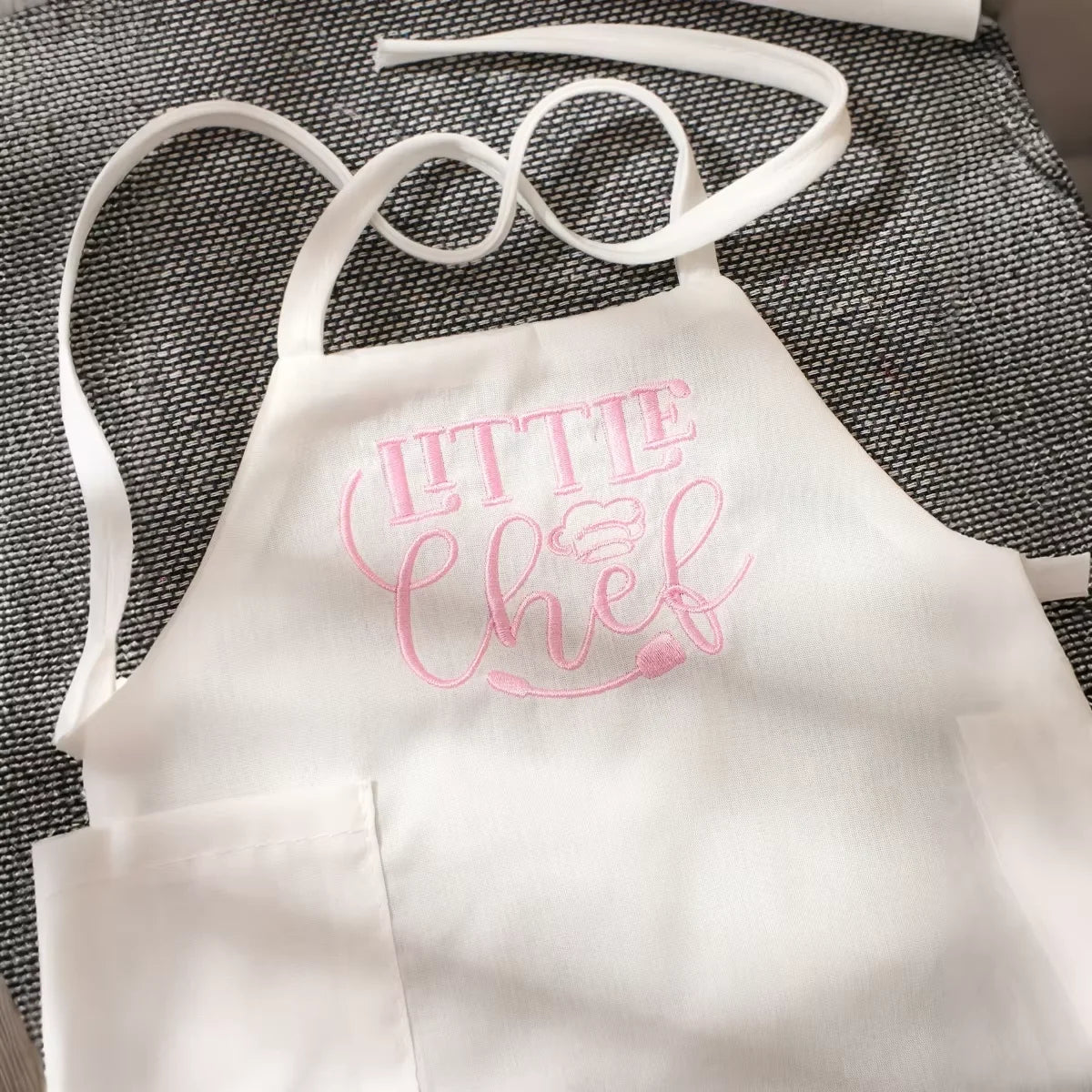 Ylsteed 2 Pcs Set Cute Baby Chef Apron and Hat Infant Kids White Cook Costume Photography Prop Newborn Hat Apron-HD